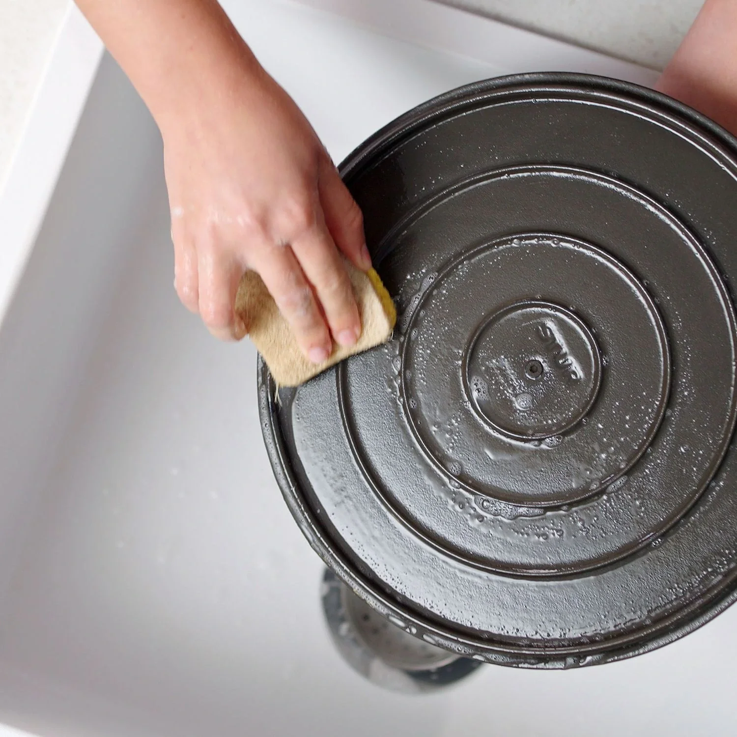 Gusseisendeckel 28 cm - Image 8